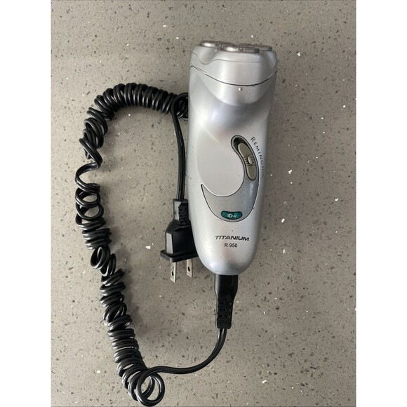 Remington Titanium R-950 Electric Razor Shaver W/ Cord tested - Picture 1 of 11